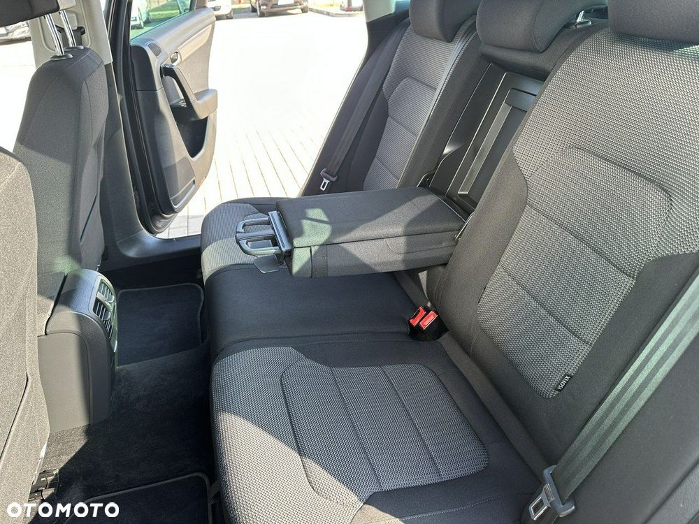 Volkswagen Passat Variant 2.0 Blue TDI SCR Comfortline - 13