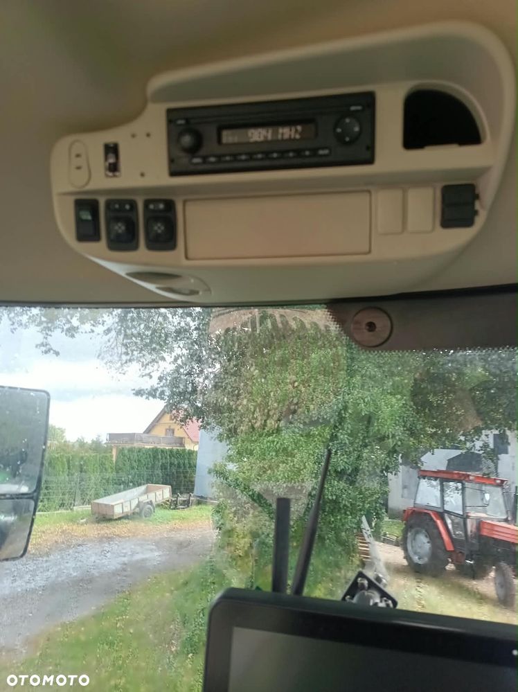 John Deere 6215R - 10