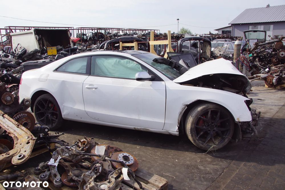 Auto na części - Audi A5 I 8T 3.0 TDI 239 KM CCWA LMK LY9C 2009R Silnik Skrzynia Drzwi Błotnik Klapa Zderzak Lampa Lusterko Klamka Szyba Deska Kokpit Sterownik Moduł Czujnik Licznik Wyświetlacz Panel Kierownica - 7