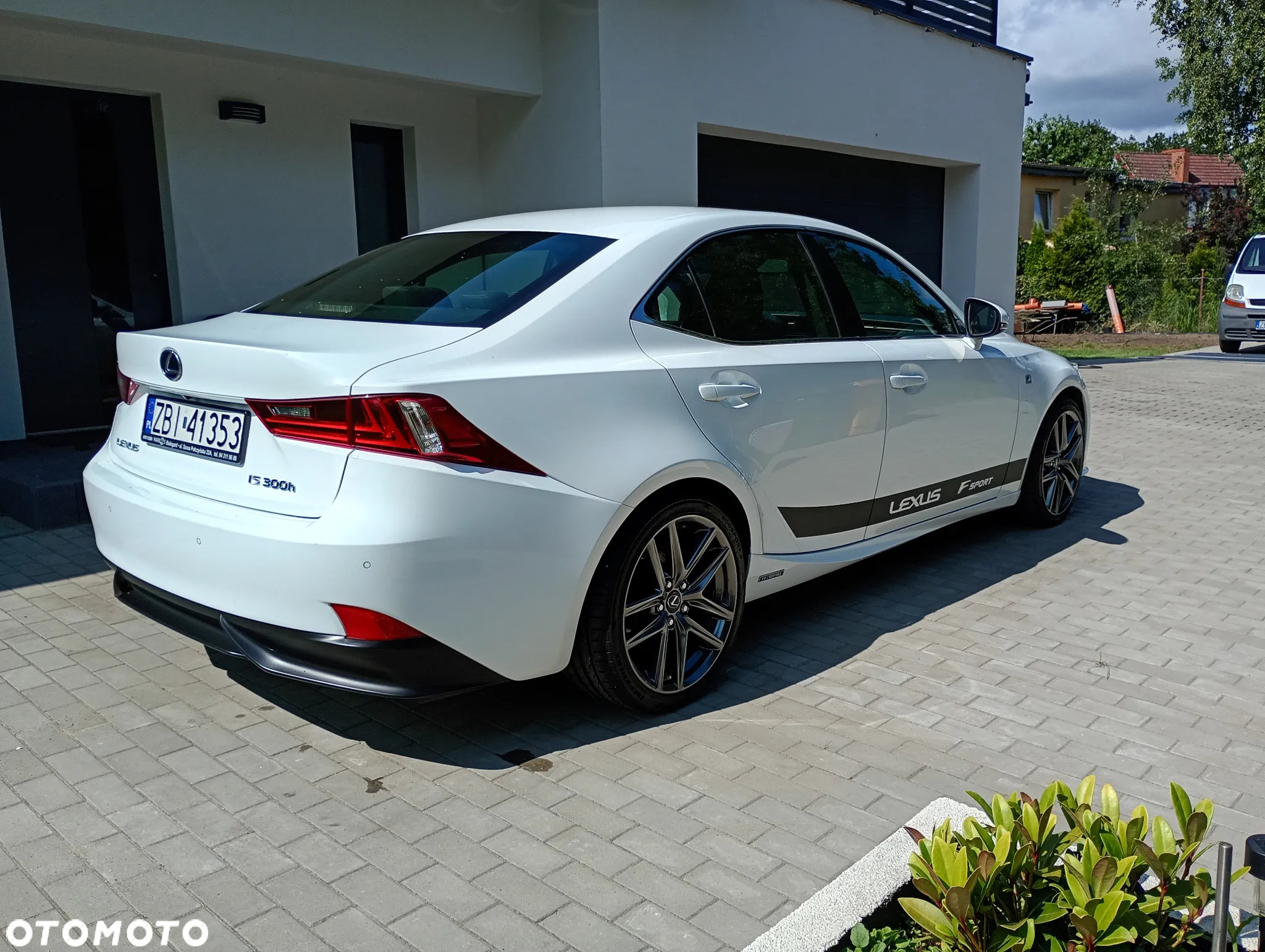 Lexus IS 300h F Sport - 17