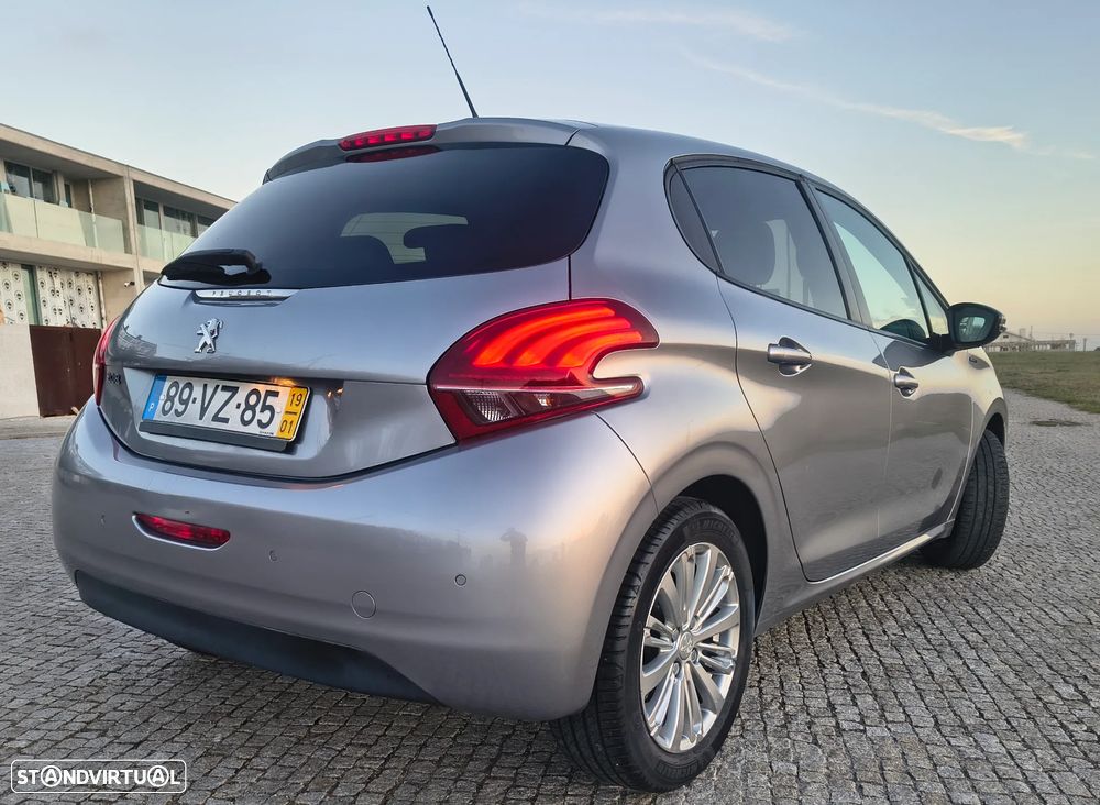 Peugeot 208 1.2 PureTech Signature - 10