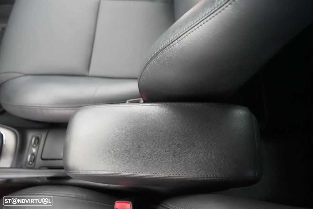 Toyota Avensis SW 2.0 D-4D Exclusive - 26