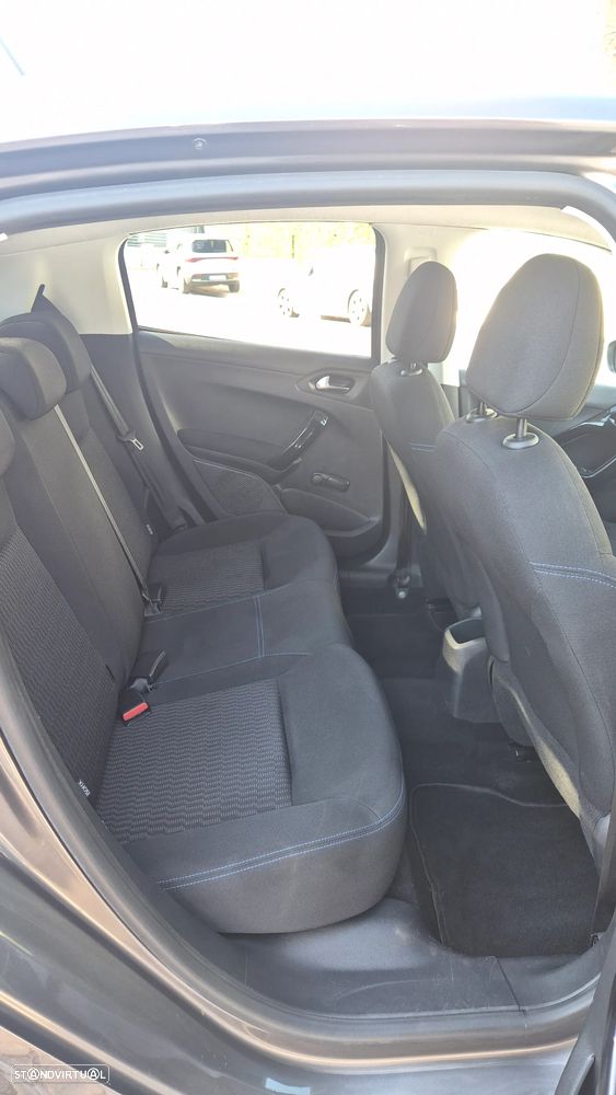 Peugeot 208 1.2 PureTech Signature - 12