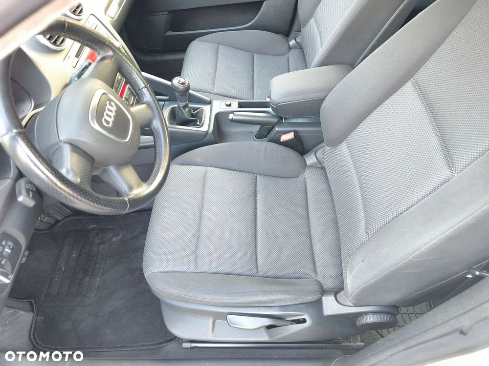 Audi A3 Sportback 1.6 TDI DPF Ambition - 8