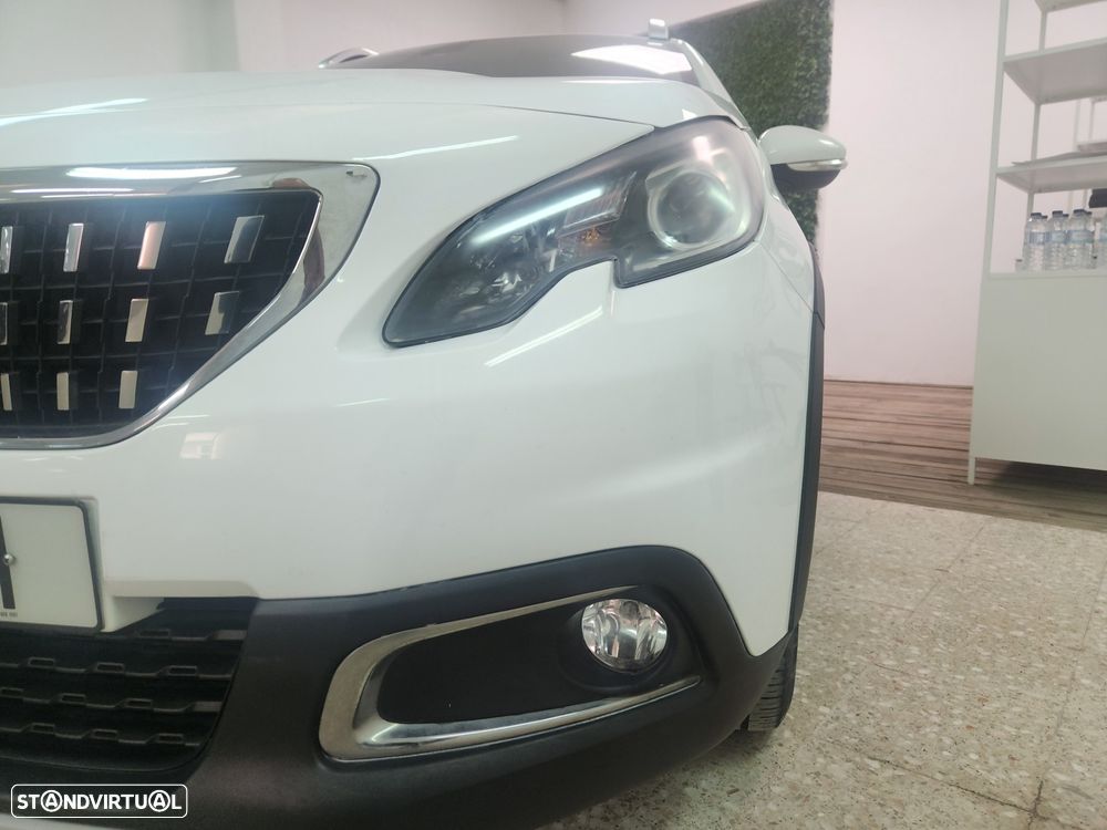 Peugeot 2008 1.2 PureTech Allure - 2