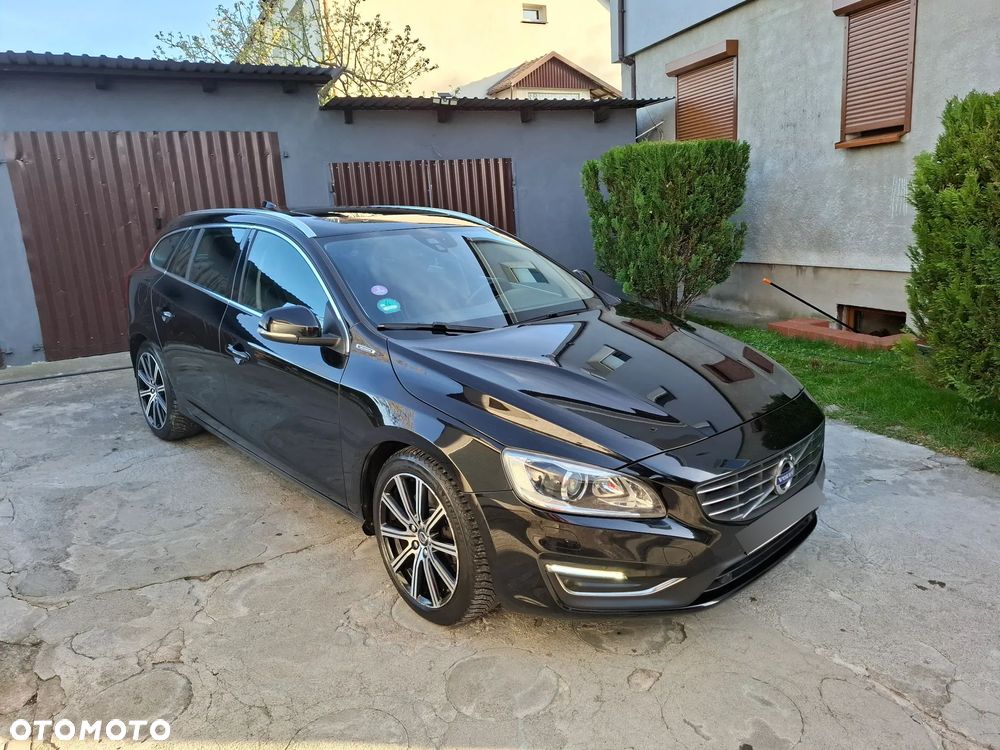 Volvo V60 D6 AWD Plug-in Hybrid Summum - 2