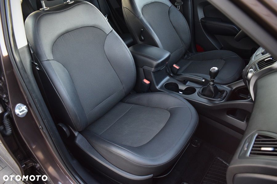 Hyundai ix35 1.7 CRDi Premium 2WD - 13
