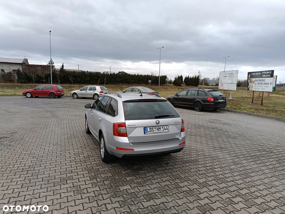 Skoda Octavia 1.6 TDI DPF DSG Elegance - 5