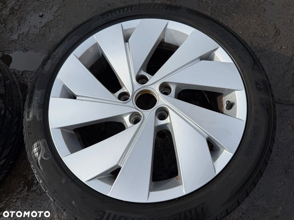 Koła Felgi 225/45 17' koła Volkswagen Golf VIII 8 5H0 601025BE 7.5Jx17H2 ET51 centr 57,1 OE - 5