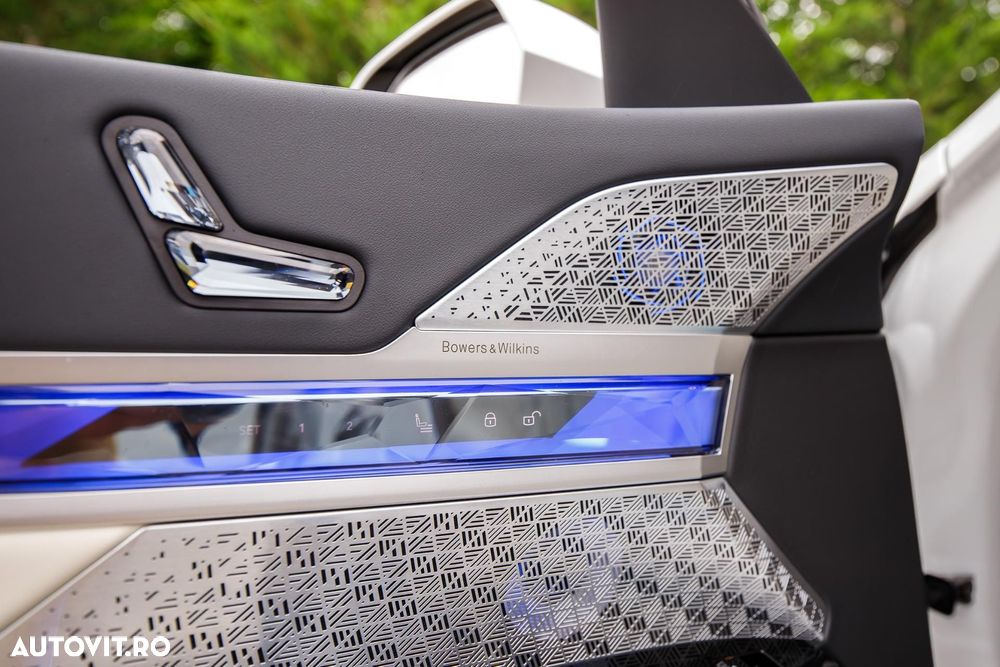 BMW Seria 7 740d xDrive MHEV - 34