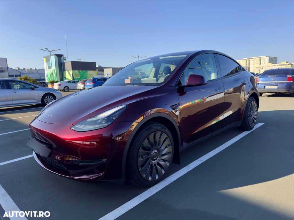 Tesla Model Y - 1