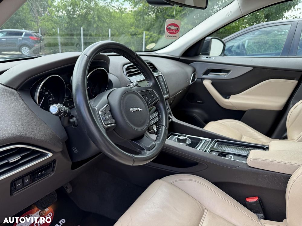 Jaguar F-Pace - 5