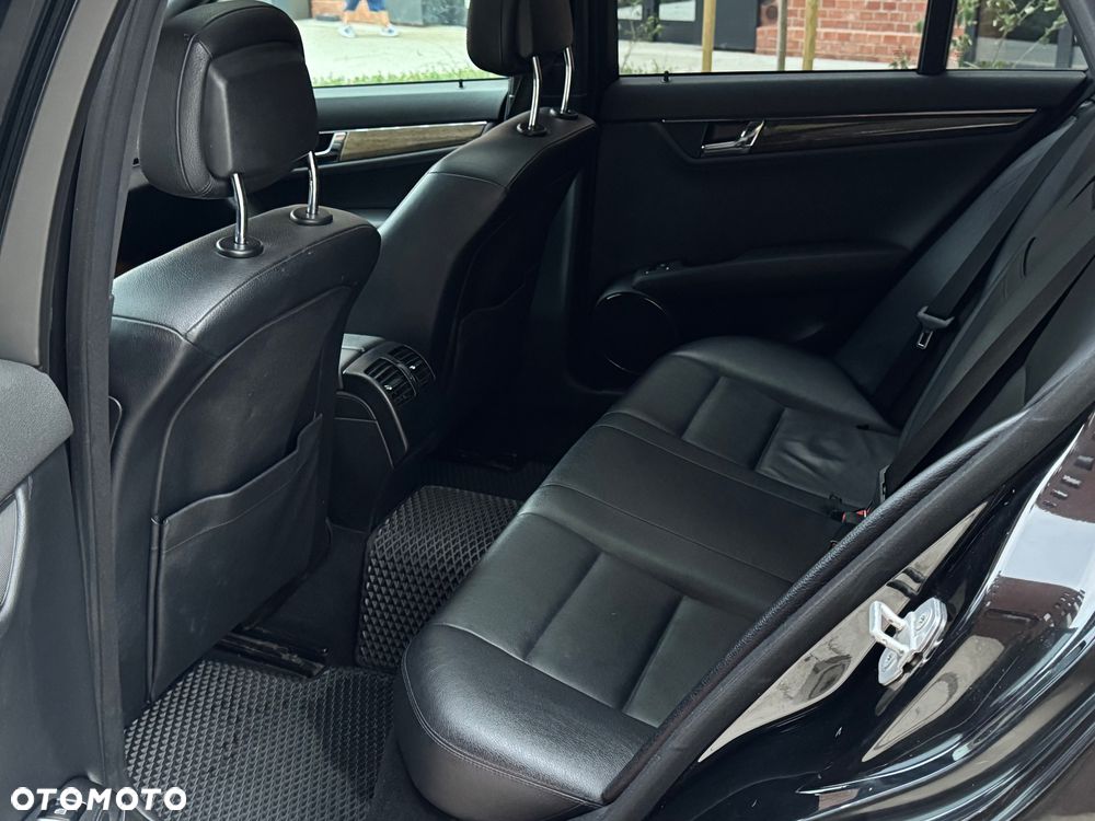Mercedes-Benz Klasa C 320 CDI Avantgarde 4-Matic - 14
