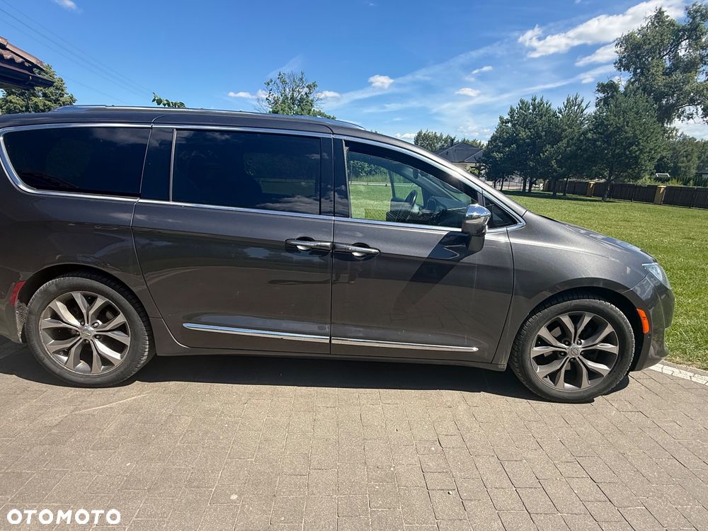Chrysler Pacifica - 2