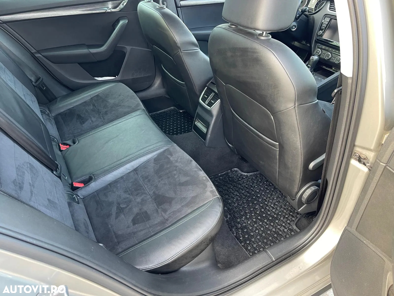 Skoda Octavia Combi Diesel 2.0 TDI 4X4 DSG Scout - 4