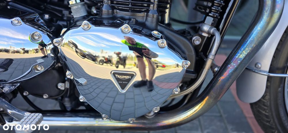 Triumph Bonneville - 19