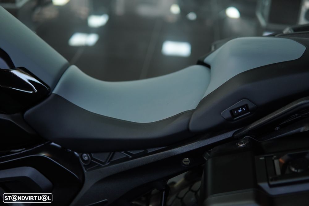 BMW R 1300 GS TRIPLE BLACK C/RODAS RAIOS DOURADAS - 16