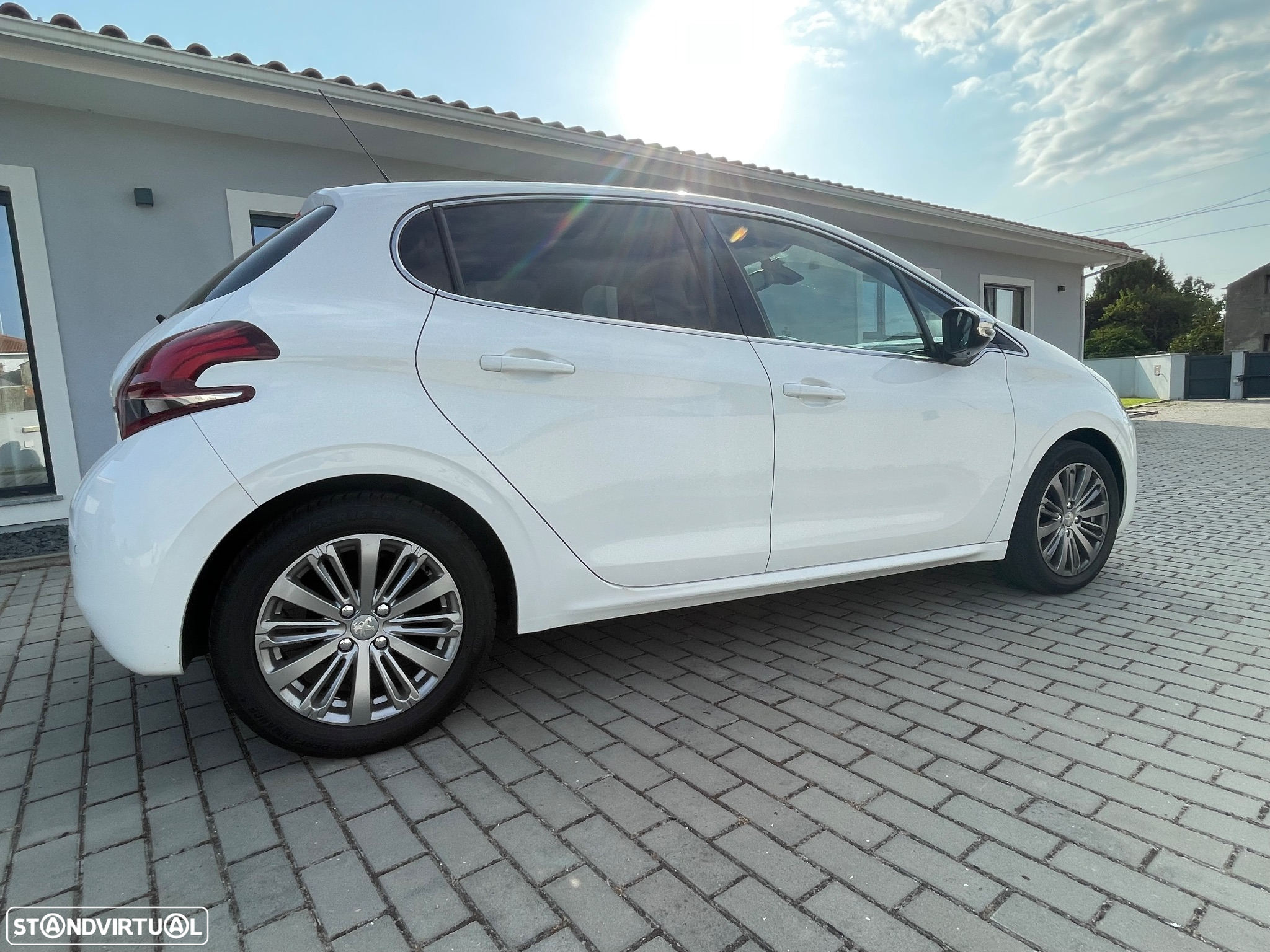 Peugeot 208 1.6 BlueHDi Allure - 4