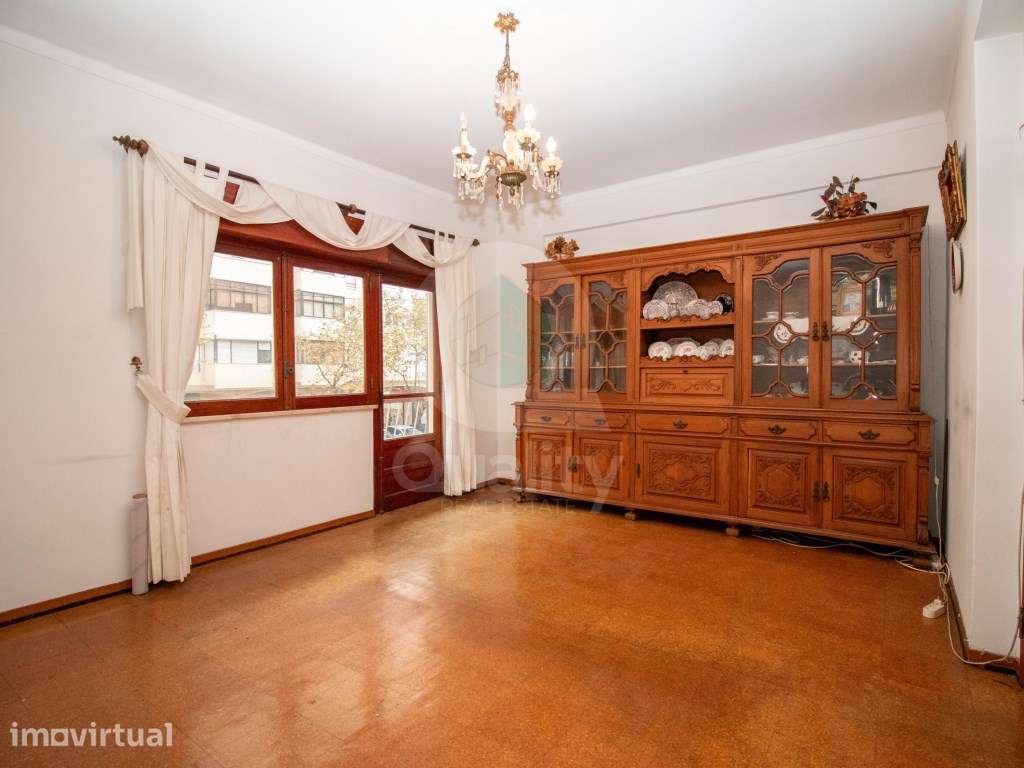 Apartamento T3 em Barreiro com Terraço e Elevador - Grande imagem: 2/27