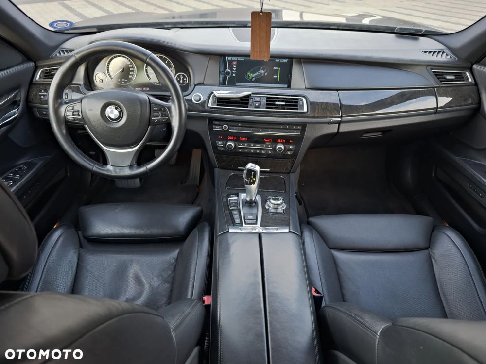 BMW Seria 7 740d - 23