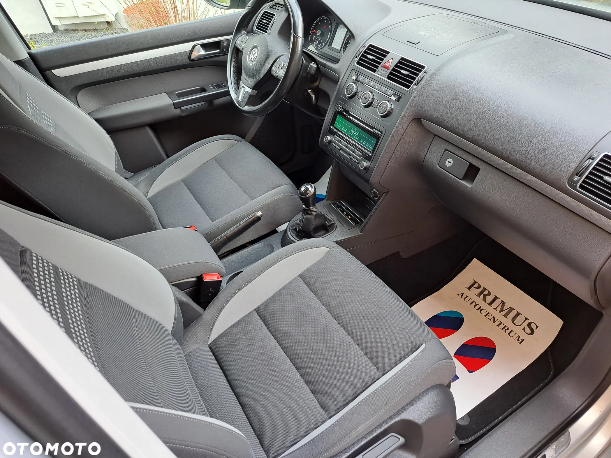Volkswagen Touran - 12