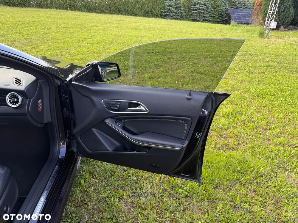 Mercedes-Benz CLA 250 4-Matic AMG Line - 12