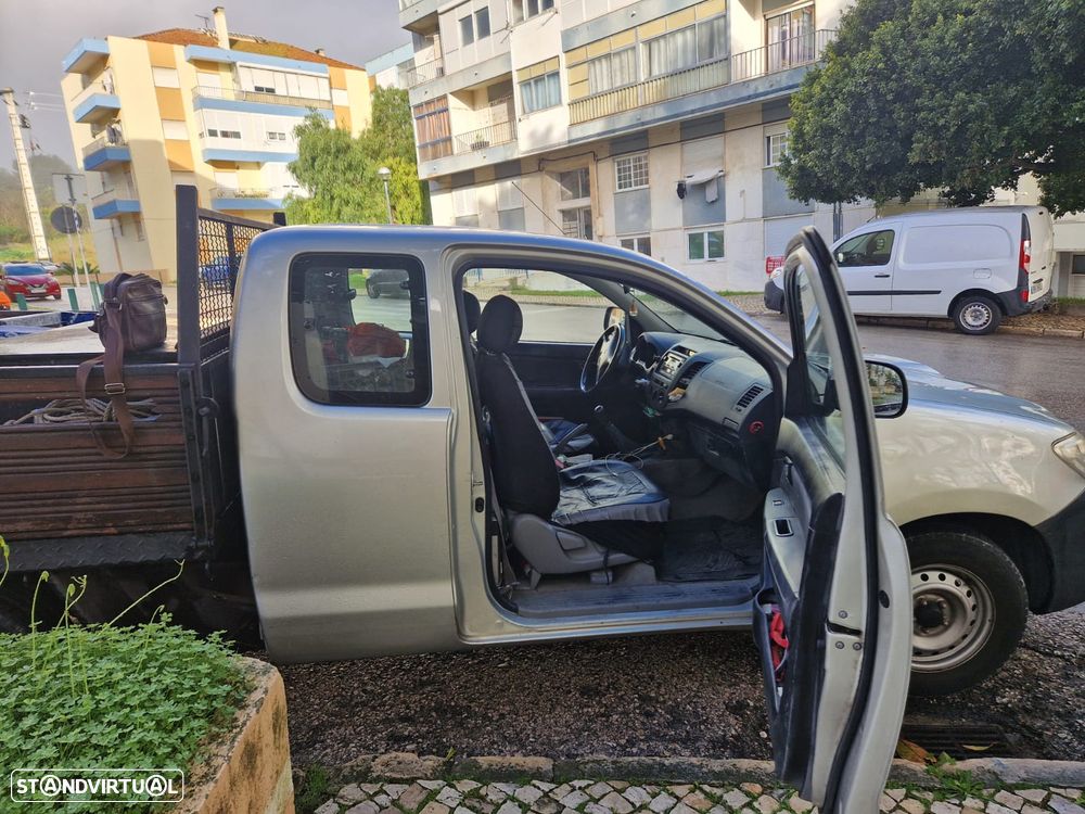 Toyota Hilux 2.5 D-4D 2WD CE AC - 6