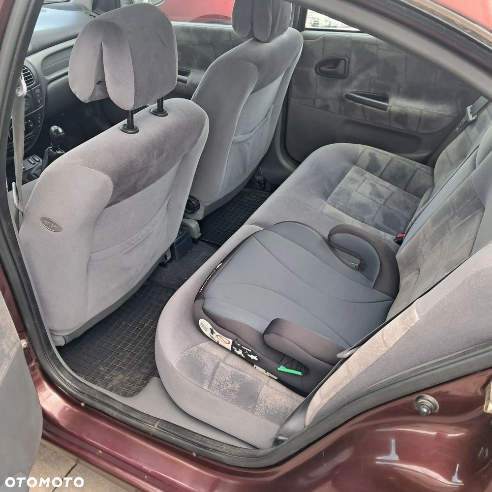 Renault Megane 1.6 - 11