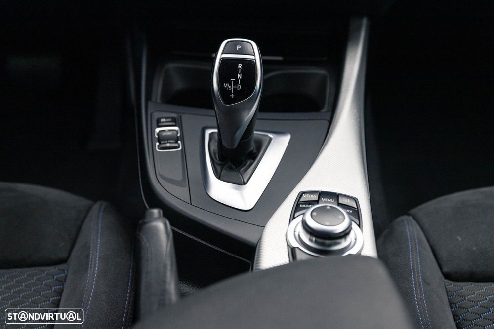 BMW 220 d Coupe Pack M Auto - 40