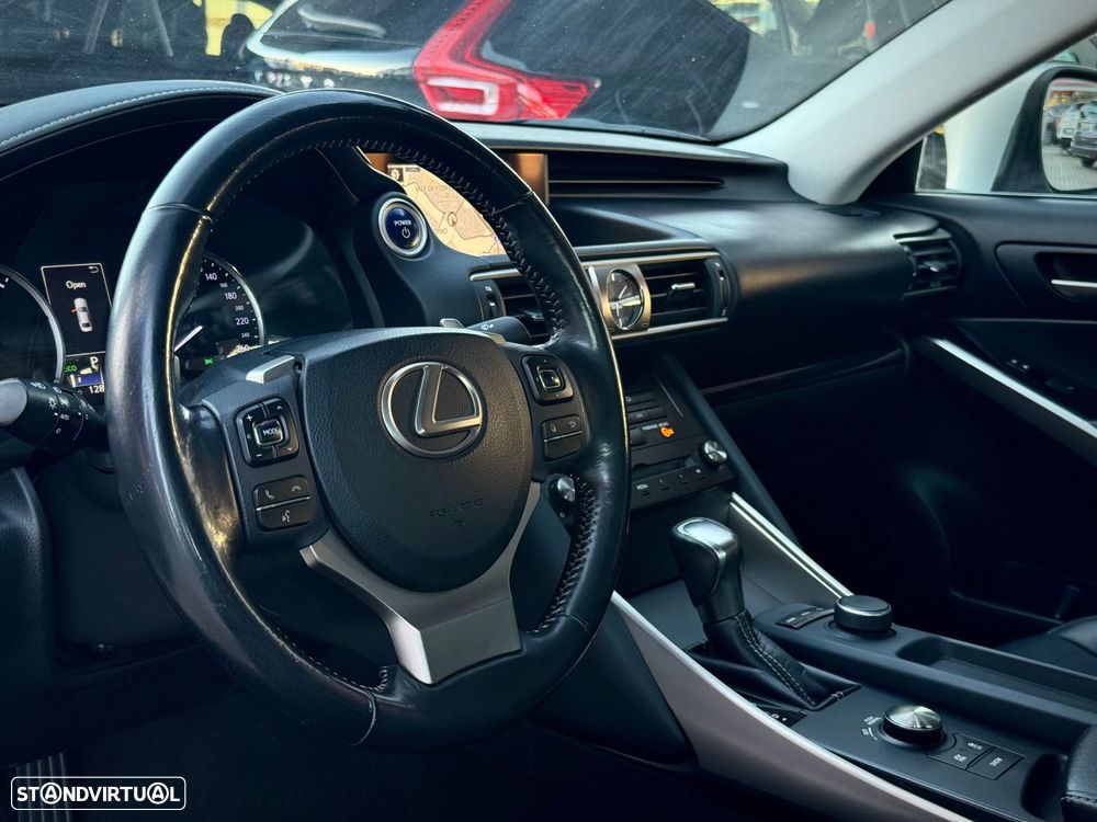 Lexus IS 300H - 7