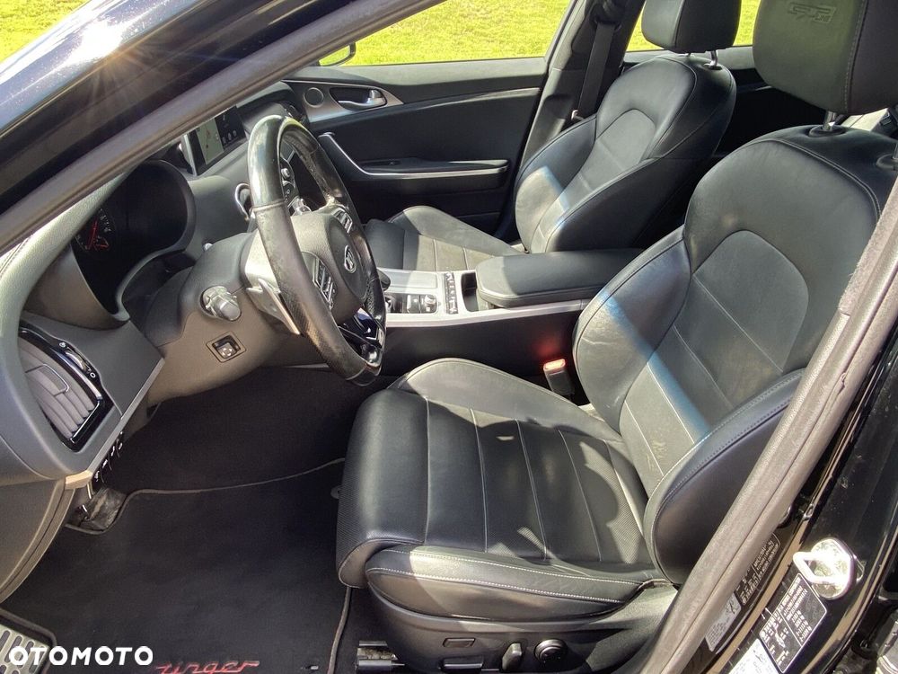 Kia Stinger - 12