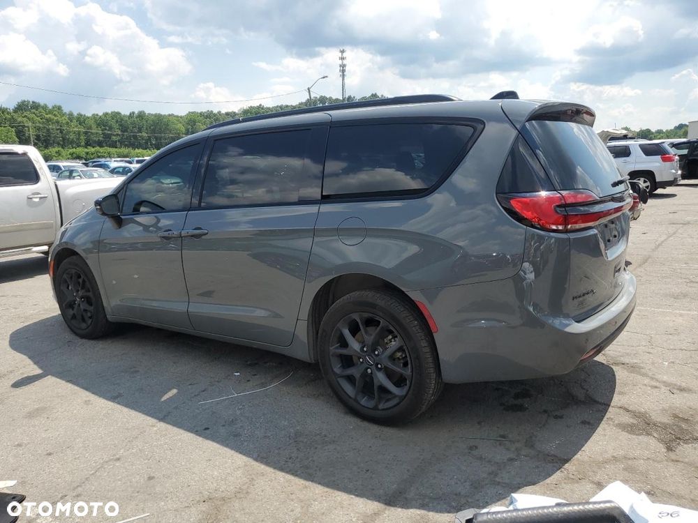 Chrysler Pacifica - 2