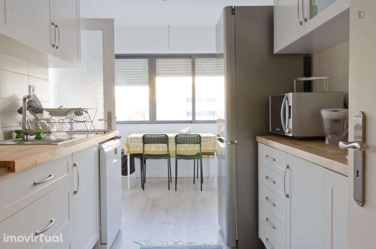 Quarto - localizado em Telheiras Lisbon - Grande imagem: 4/17