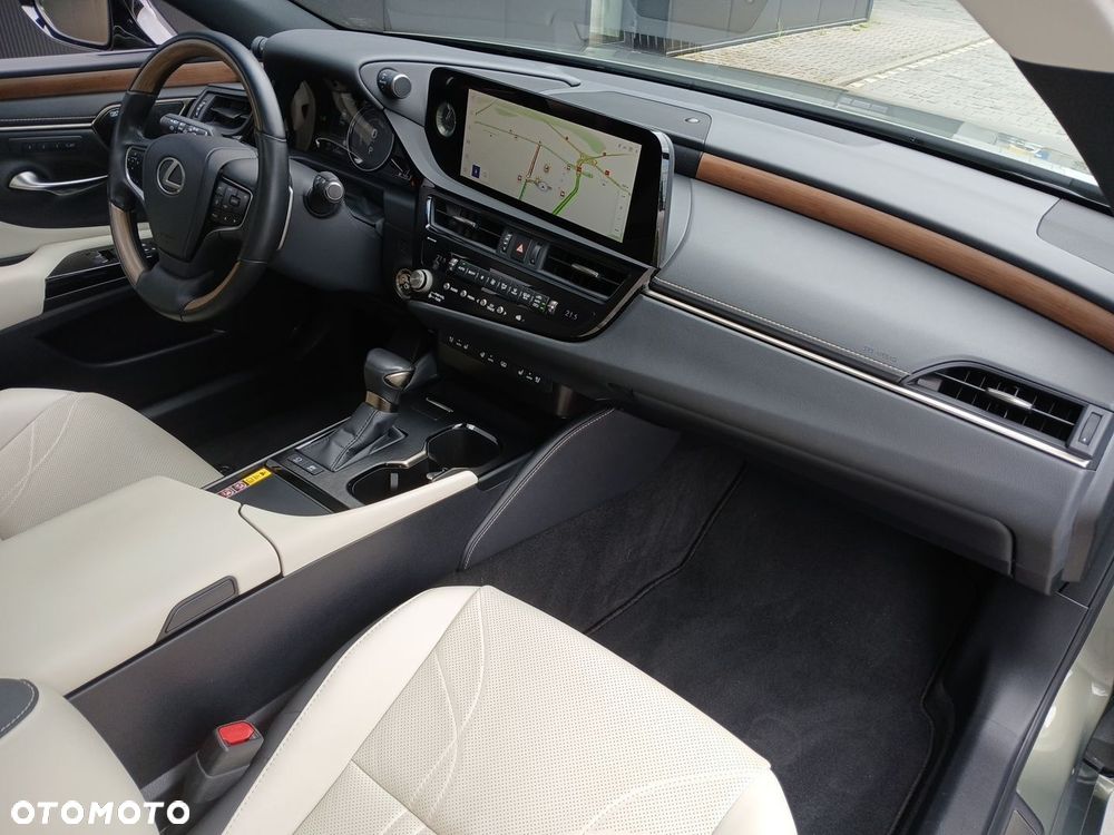 Lexus ES 300h Prestige - 21