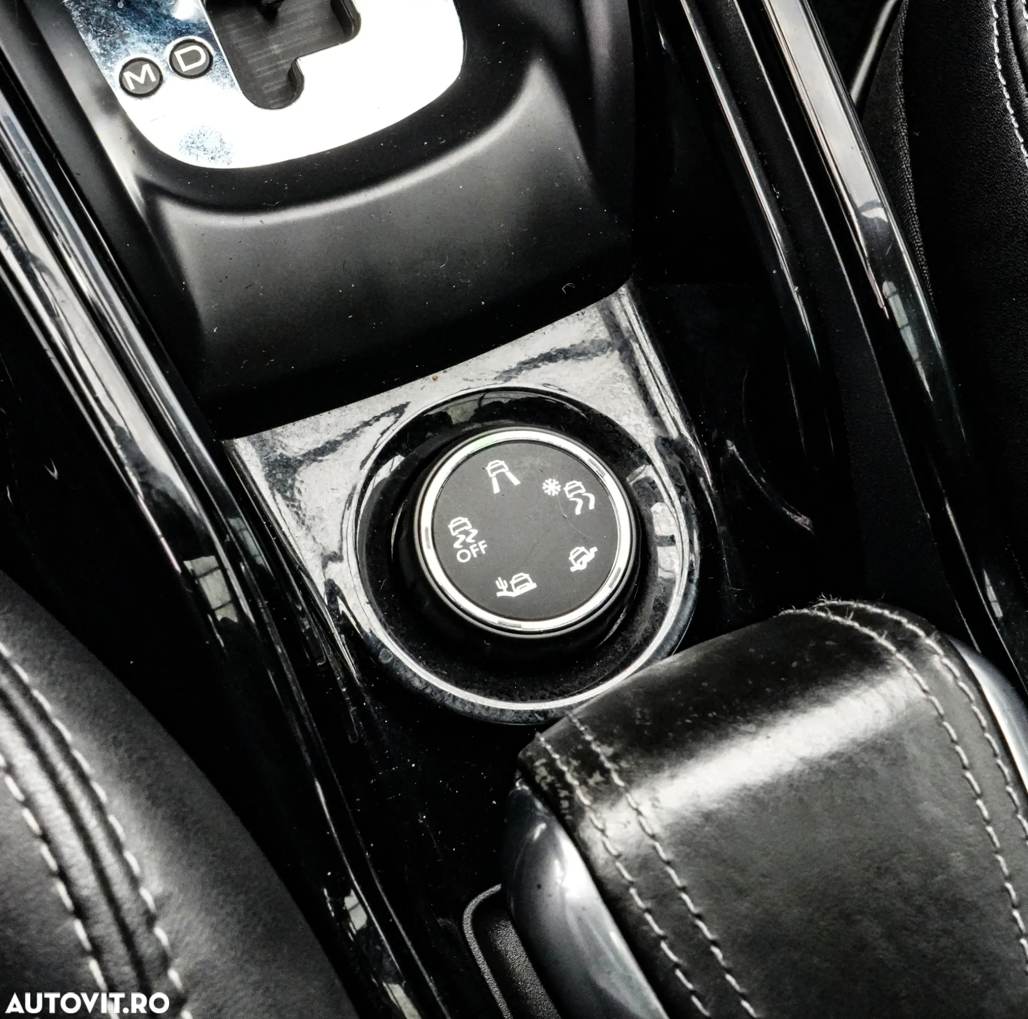 Peugeot 2008 1.2 PureTech Turbo EAT6 S&S Allure - 24