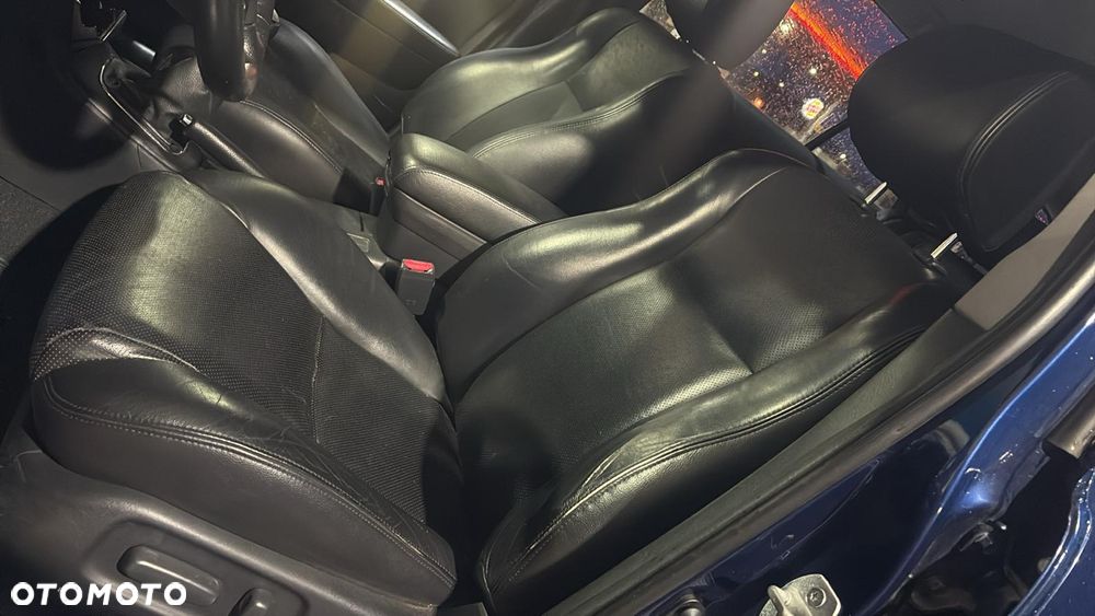 Toyota Avensis T25    fotel fotele kubełki  kierowcy pasażera skórzane elektryczne  skóra CENA ZA 2 SZTUKI - 1