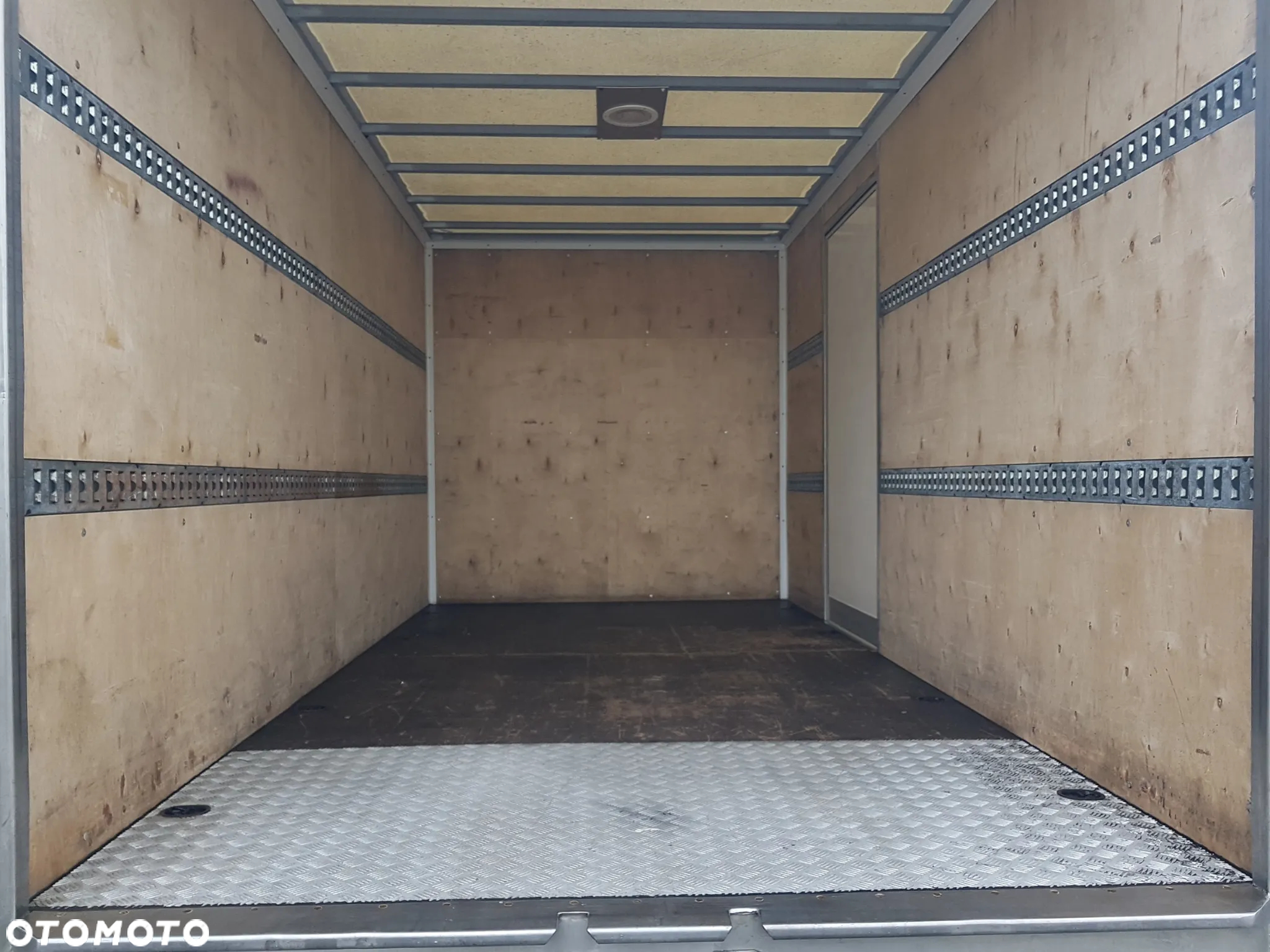 Iveco DAILY 3,0 KLIMA 8EP KONTENER 4,22x2,10x2,11 AC KRAJOWY DMC 3500 KG 35S15 - 24