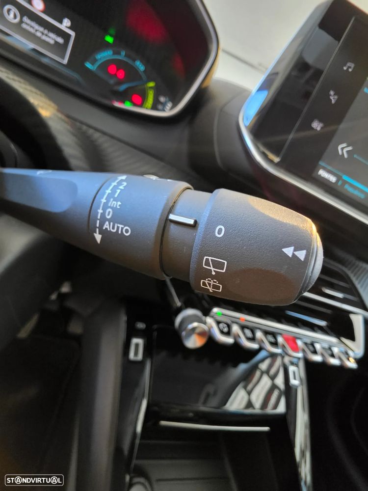 Peugeot e-208 Allure - 18