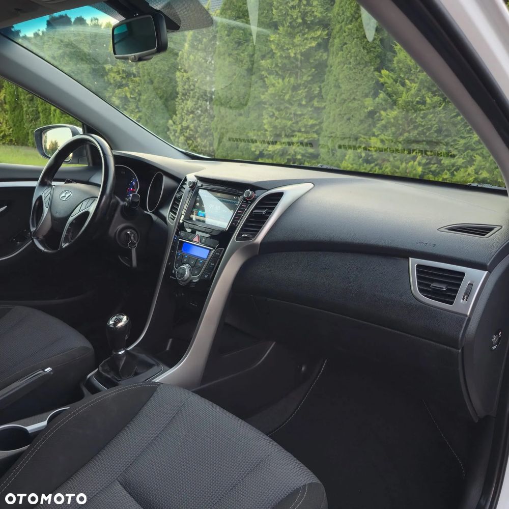 Hyundai i30 blue Kombi 1.6 GDi Passion - 25