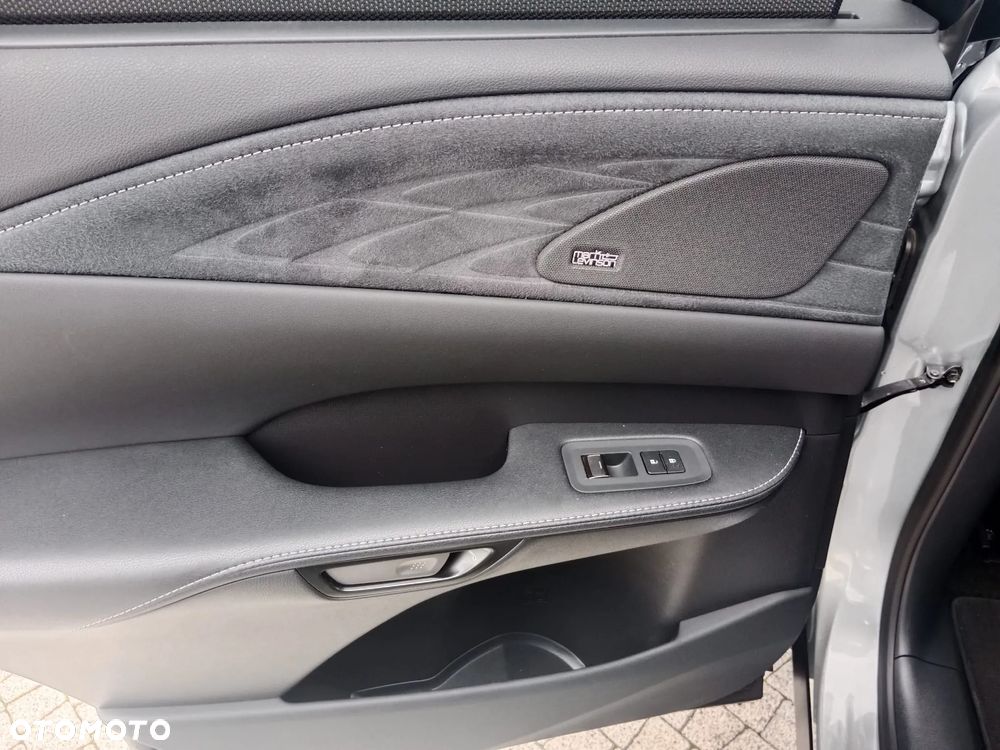 Lexus RX 450h+ Omotenashi - 22