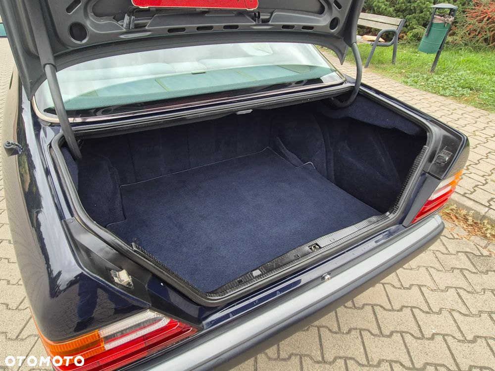 Mercedes-Benz W124 (1984-1993) - 12