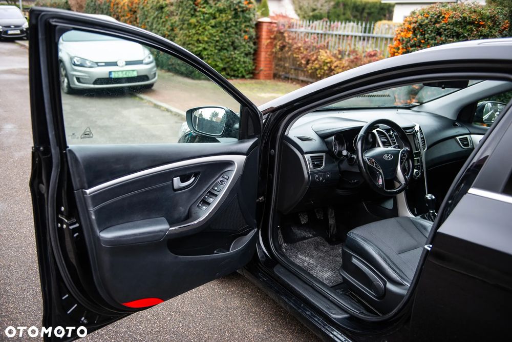 Hyundai i30 blue Kombi 1.6 GDi Passion - 17