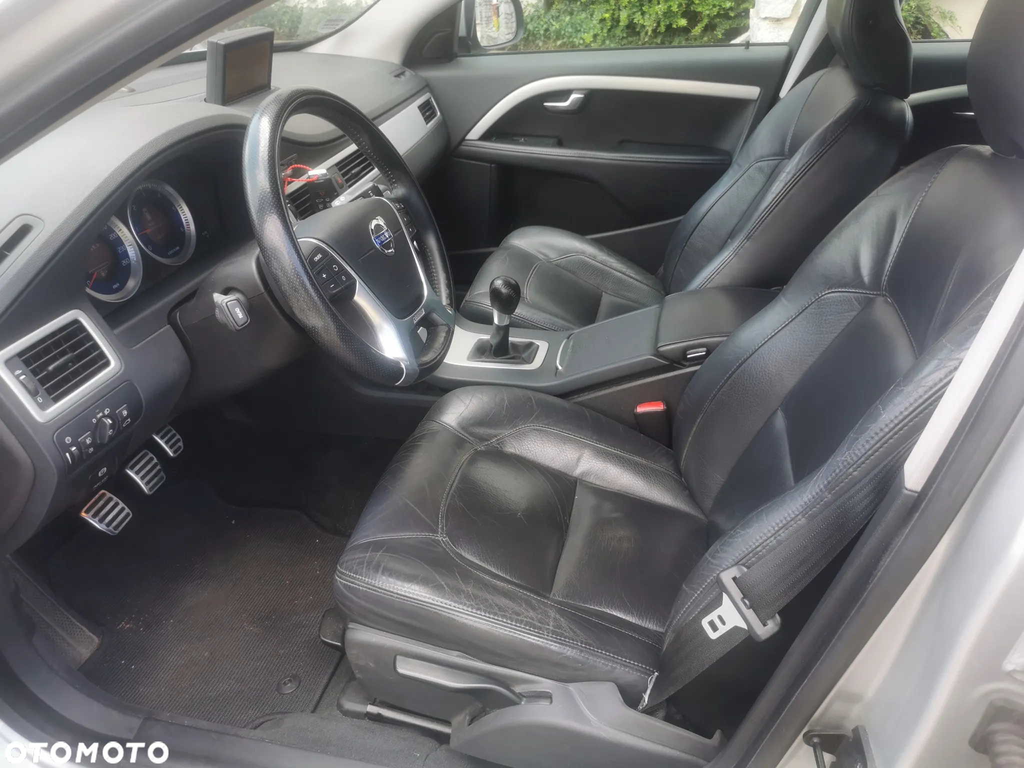 Volvo V70 D3 R-Design - 9