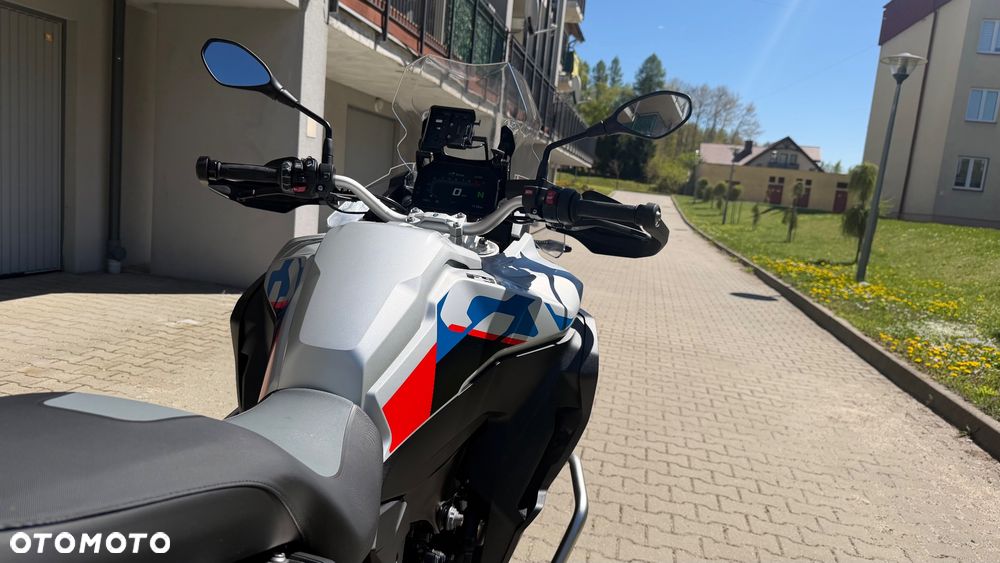 BMW F - 9