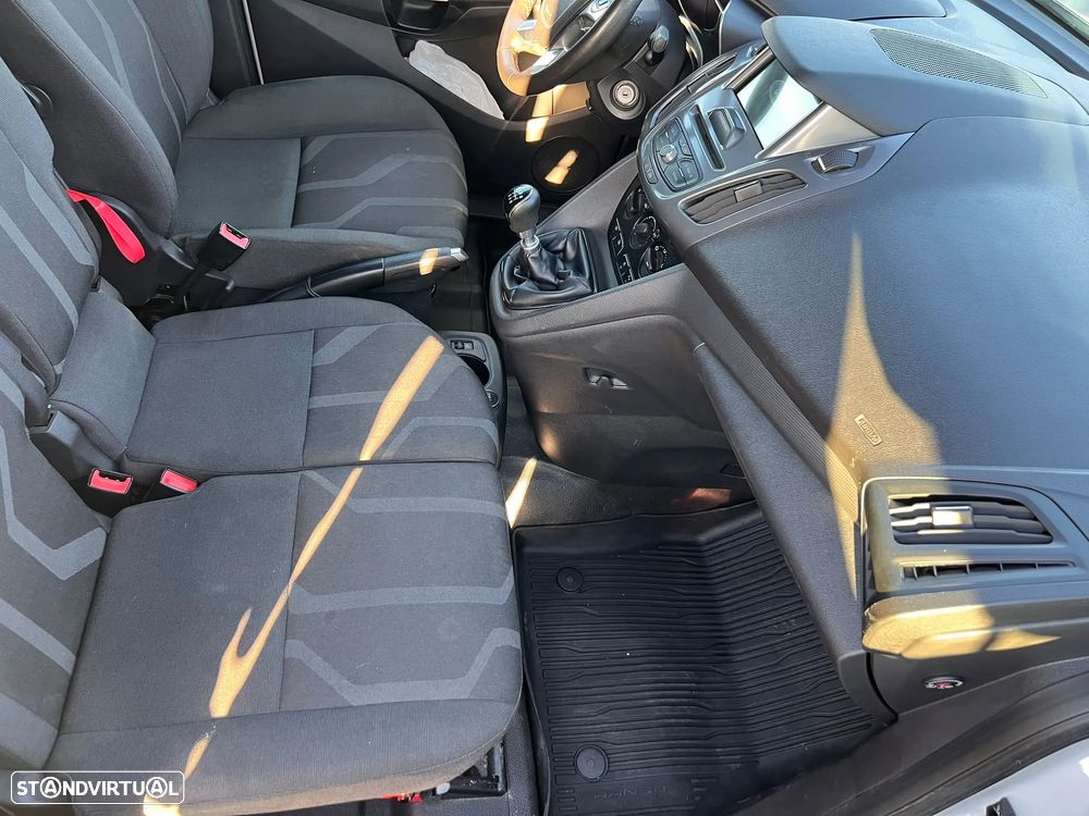Ford Transit Connect - 19