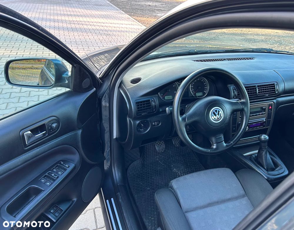 Volkswagen Passat 1.9 TDI Highline - 13