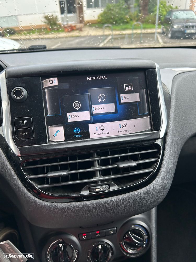 Peugeot 208 1.4 HDi SE Style - 27