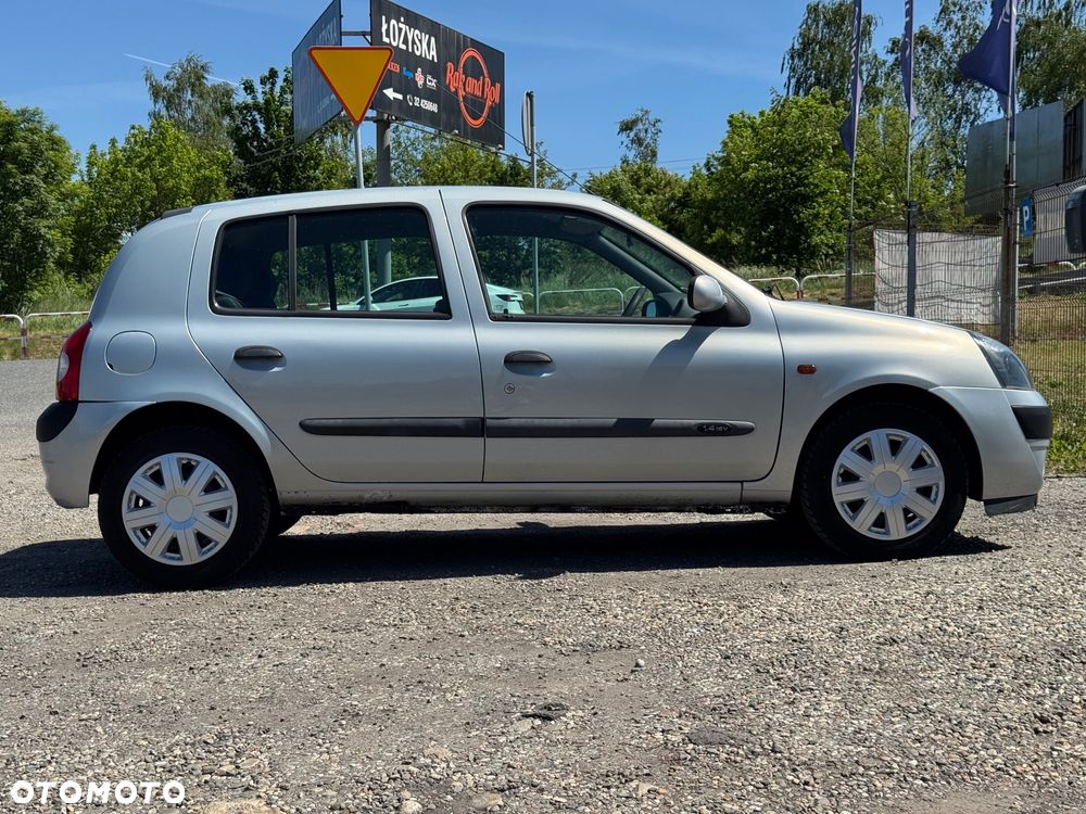 Renault Clio 1.4 16V Privilege - 14