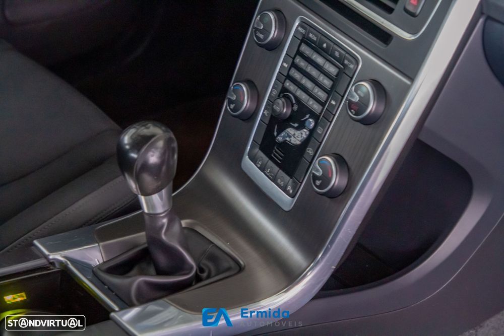 Volvo V60 2.0 D3 Momentum - 44