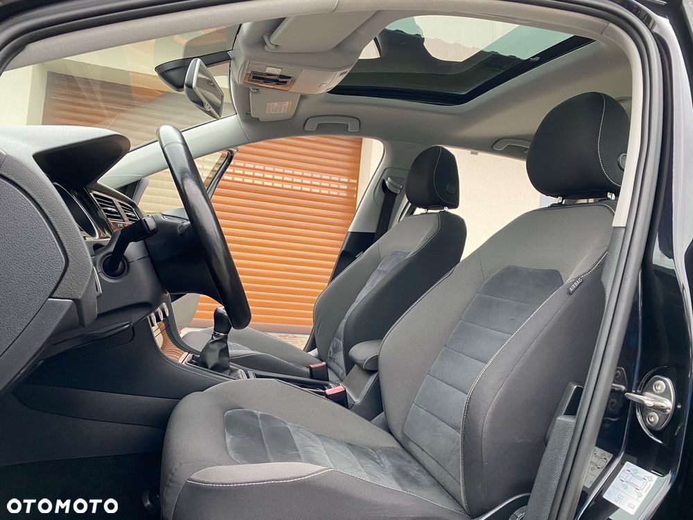 Volkswagen Golf 1.6 TDI DPF Highline - 17